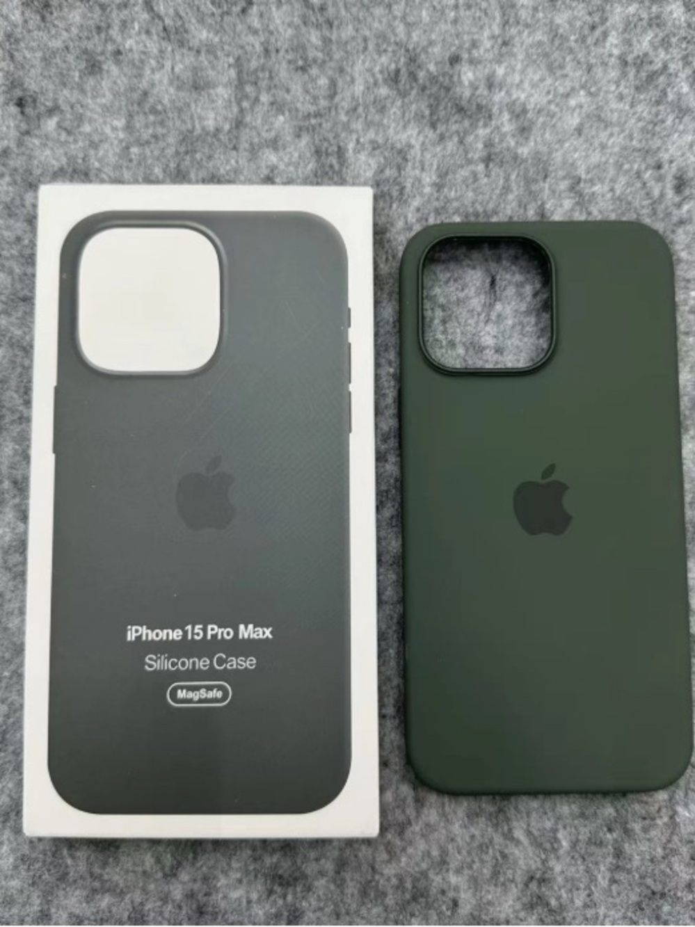 Apple Silicone iPhone 15 Pro Max Case - Forest Green